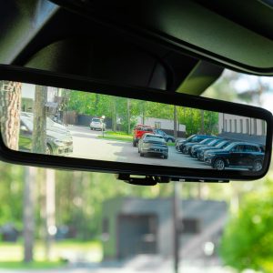 Espejo retrovisor con pantalla