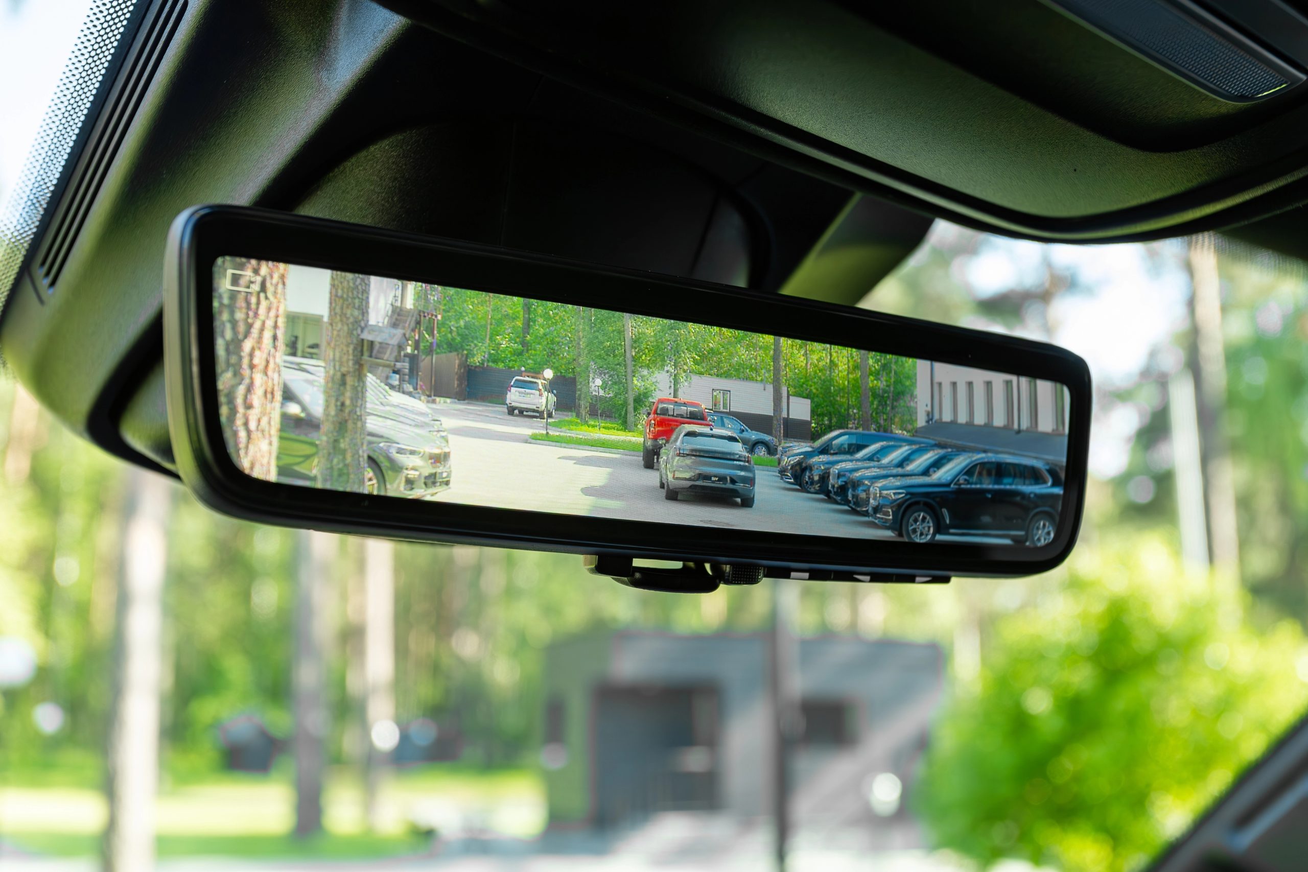 Espejo retrovisor con pantalla